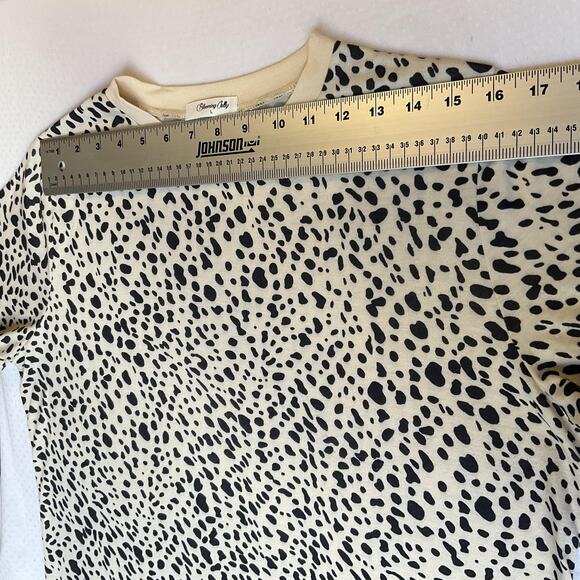 Blooming Jelly Women Shirt Size L Beige Animal Print Crew Neck Pullover - Picture 4 of 8